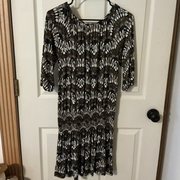 🌹𝐁𝐑𝐀𝐄𝐕𝐄 𝐅𝐄𝐀𝐓𝐇𝐄𝐑 𝐂𝐈𝐍𝐂𝐇𝐄𝐃 𝐖𝐀𝐈𝐒𝐓 𝐃𝐑𝐄𝐒𝐒 - Picture 2 of 4